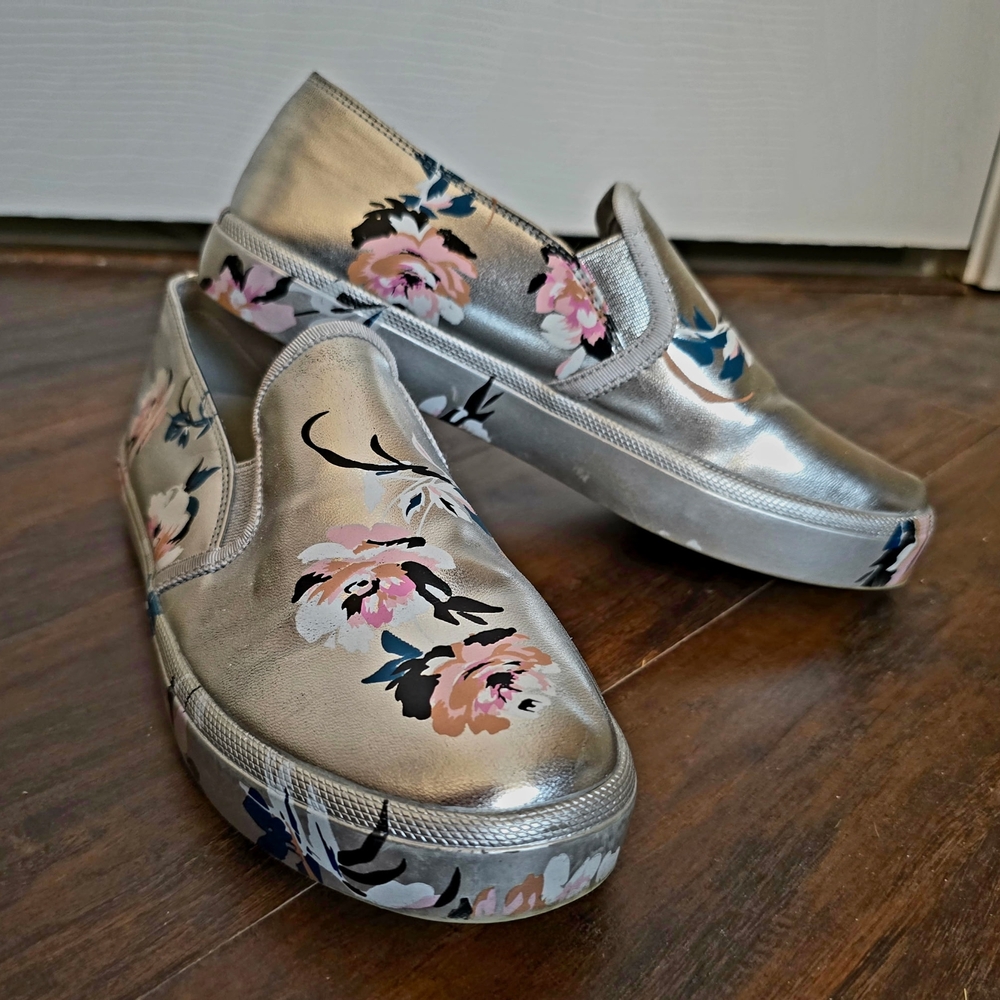 Size 5 Jessica Simpson Silver Floral Slip-On Sneakers
